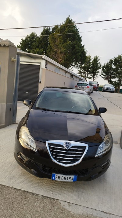 Lancia Delta 1.6 MJT DPF 105 CV Silver (2)