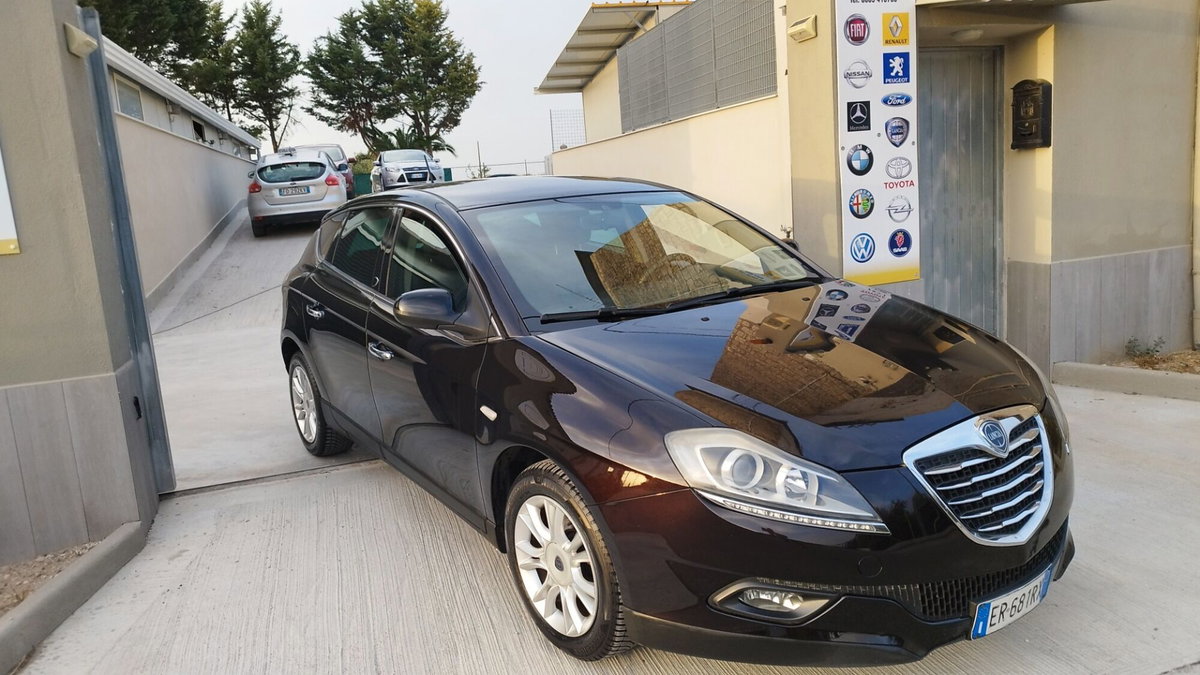 Lancia Delta 1.6 MJT DPF 105 CV Silver (3)