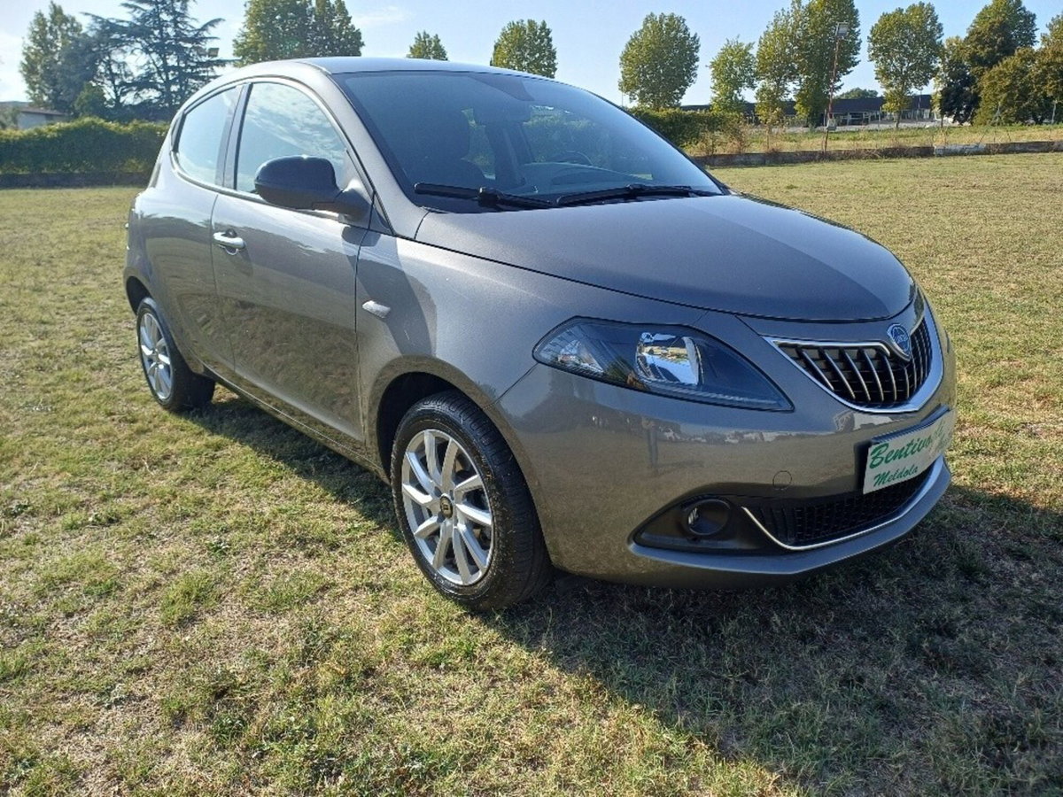 Lancia Ypsilon 1.0 FireFly 5 porte S&S Hybrid Gold Plus
