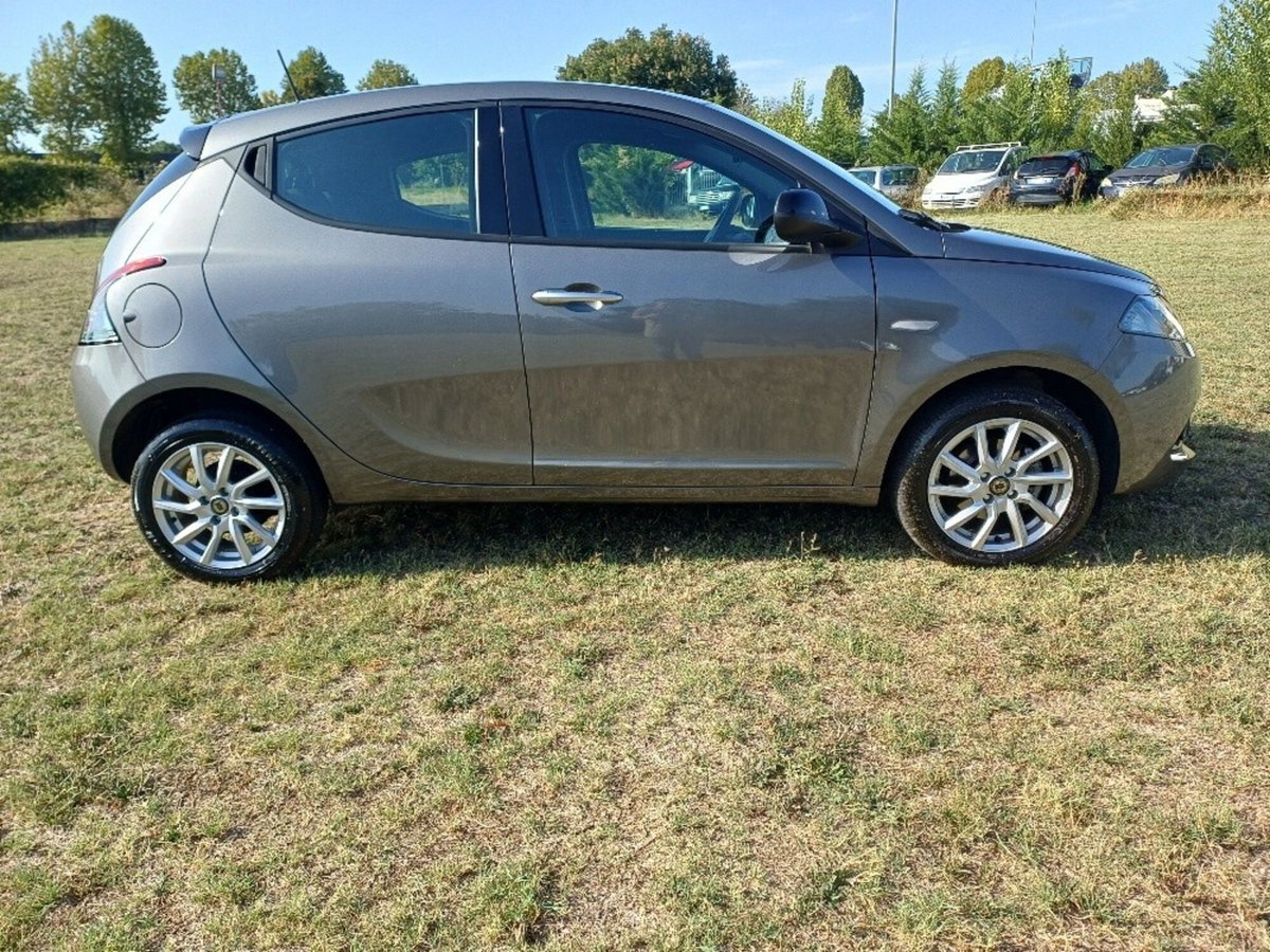 Lancia Ypsilon 1.0 FireFly 5 porte S&S Hybrid Gold Plus (3)