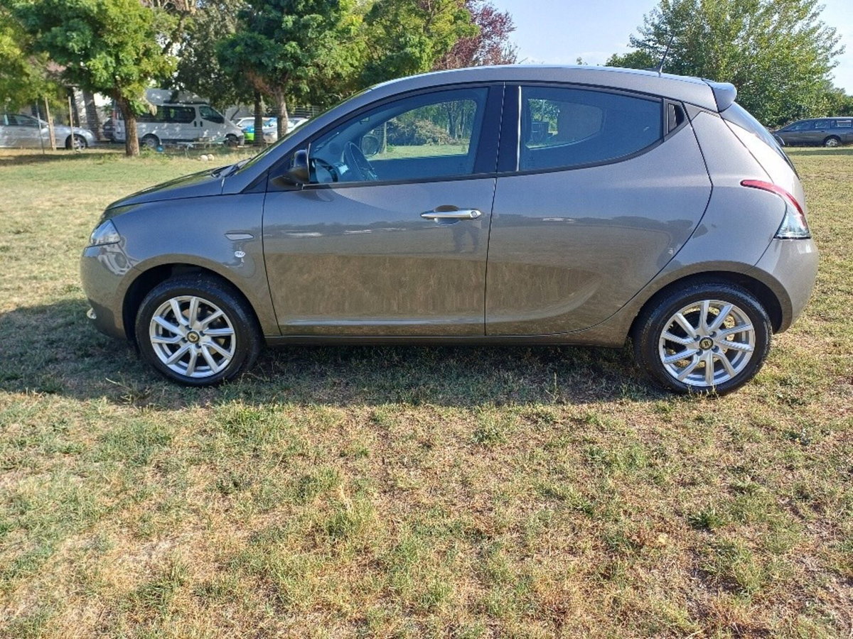 Lancia Ypsilon 1.0 FireFly 5 porte S&S Hybrid Gold Plus (5)