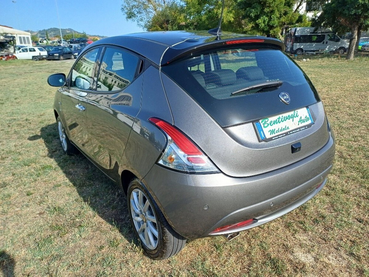 Lancia Ypsilon 1.0 FireFly 5 porte S&S Hybrid Gold Plus (6)