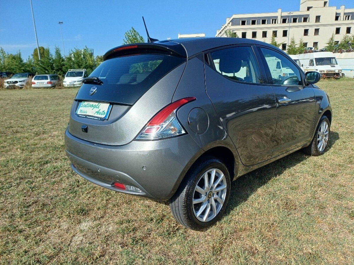 Lancia Ypsilon 1.0 FireFly 5 porte S&S Hybrid Gold Plus (8)