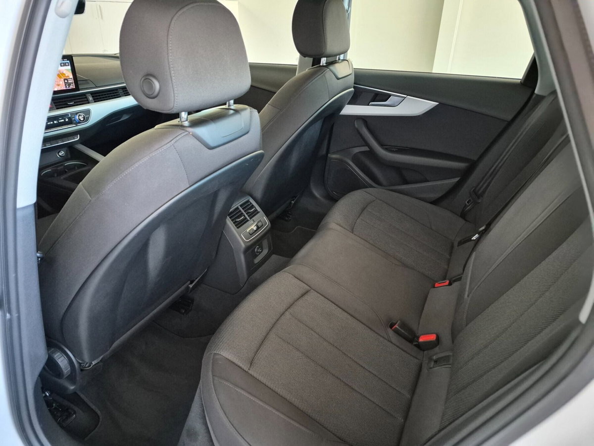 Audi A4 Avant 35 TDI/163 CV S tronic Business Advanced (13)