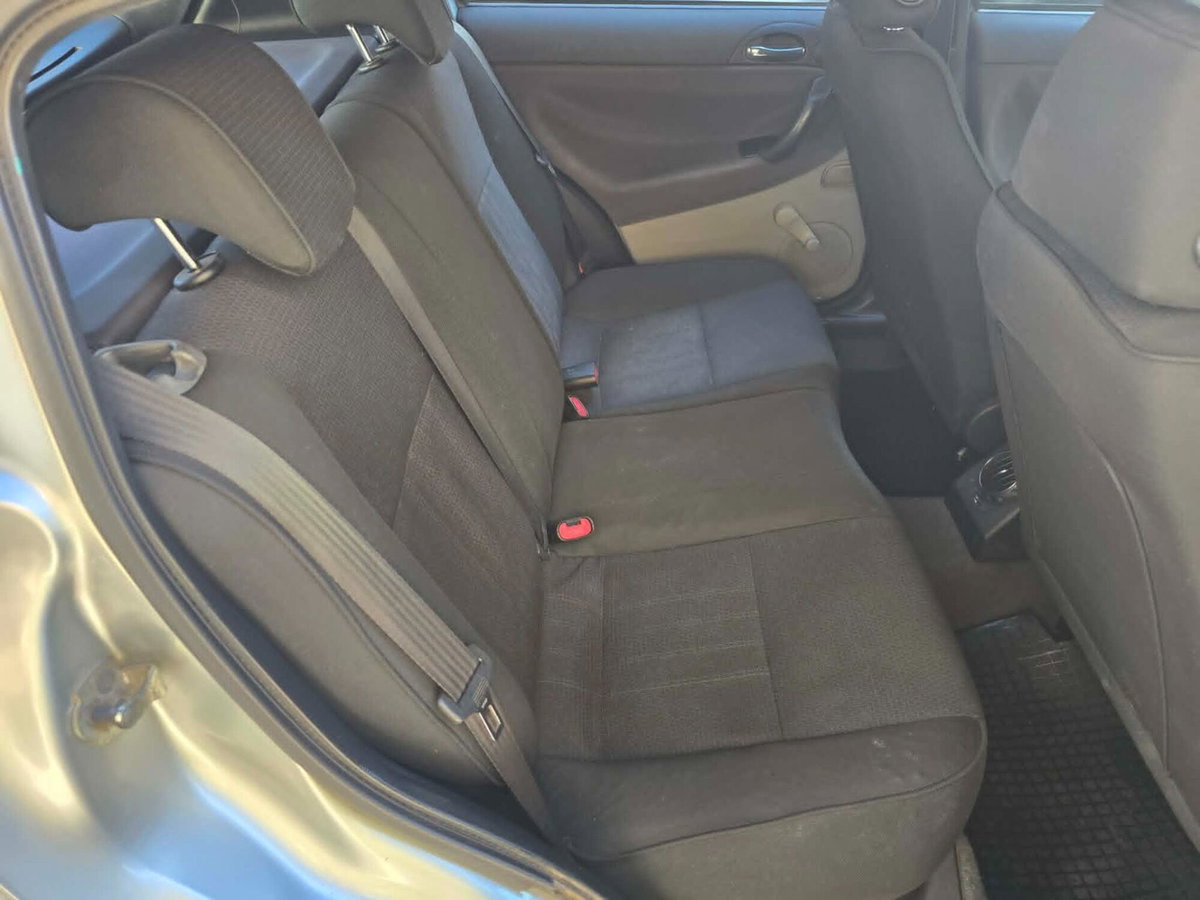Alfa Romeo 147 1.9 JTD (115) 5 porte Progression (8)