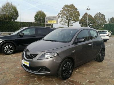 Lancia Ypsilon 1.0 FireFly 5 porte S&S Hybrid Silver Plus usata