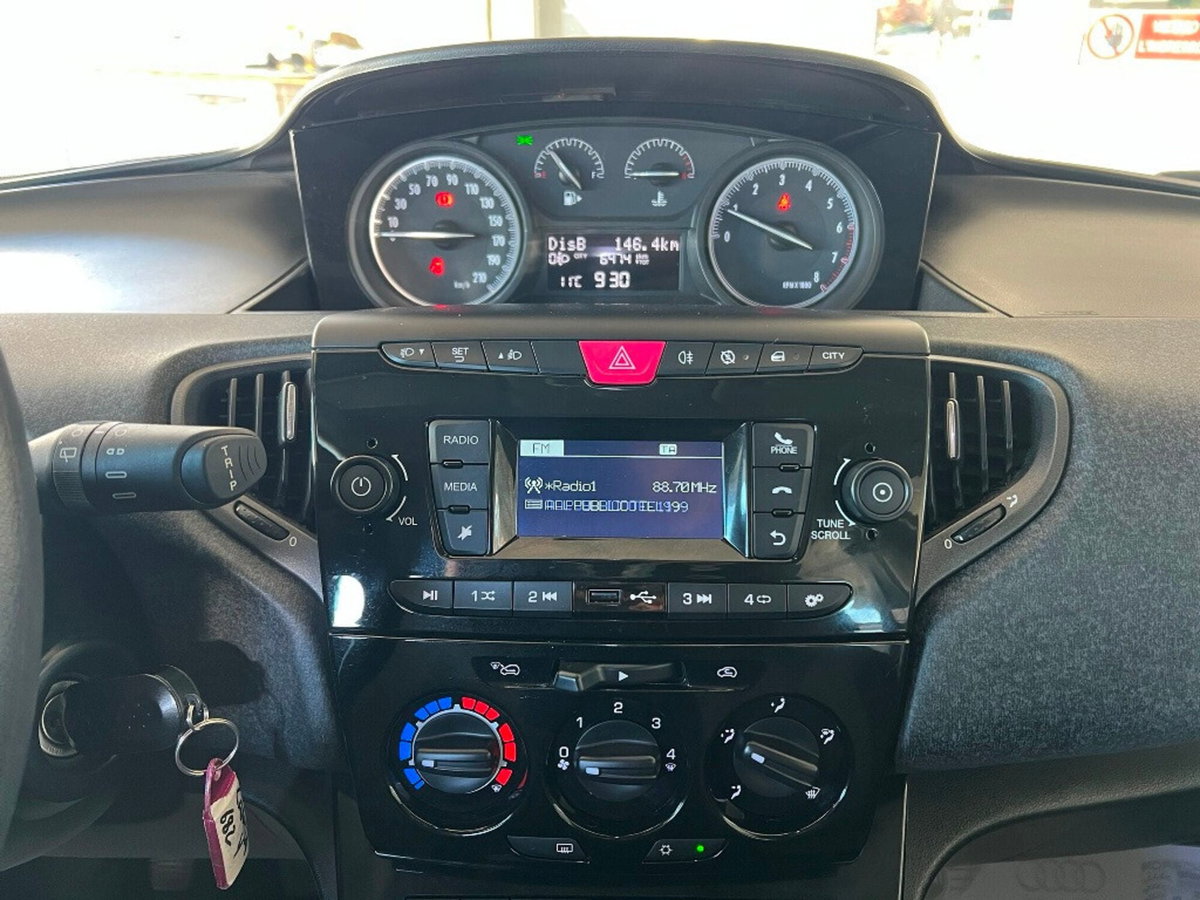 Lancia Ypsilon 1.2 69 CV 5 porte Elefantino Blu (11)