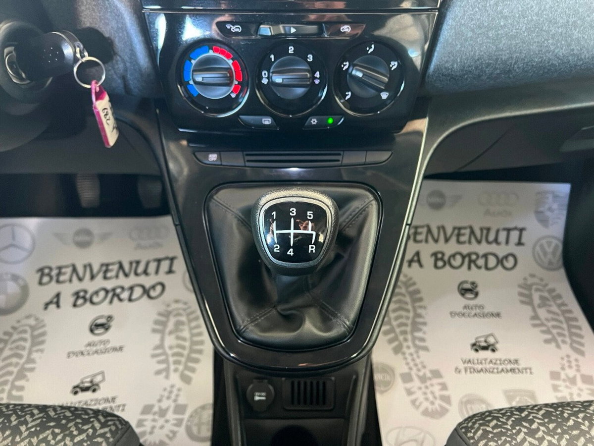 Lancia Ypsilon 1.2 69 CV 5 porte Elefantino Blu (12)