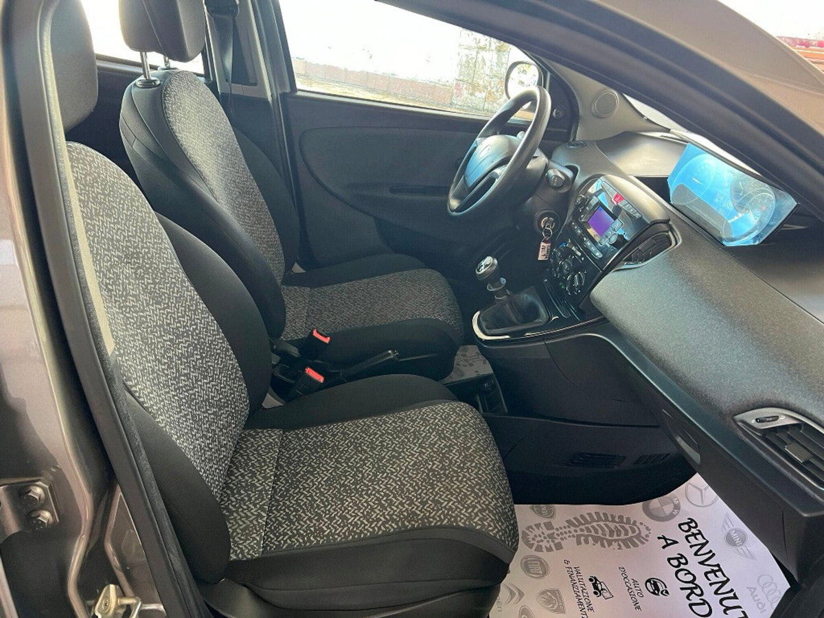 Lancia Ypsilon 1.2 69 CV 5 porte Elefantino Blu (15)