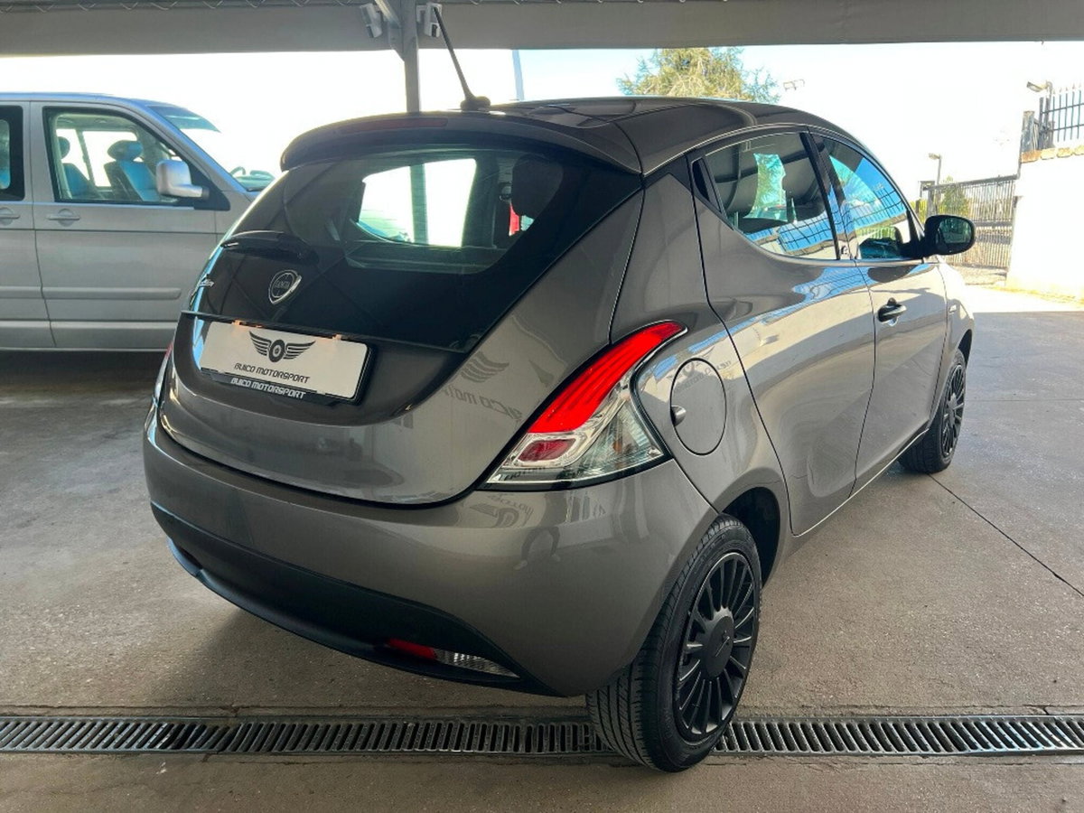 Lancia Ypsilon 1.2 69 CV 5 porte Elefantino Blu (3)