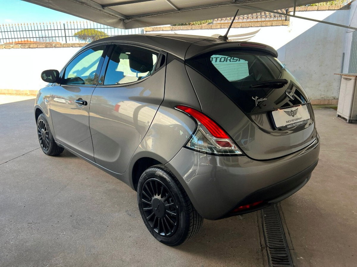 Lancia Ypsilon 1.2 69 CV 5 porte Elefantino Blu (4)