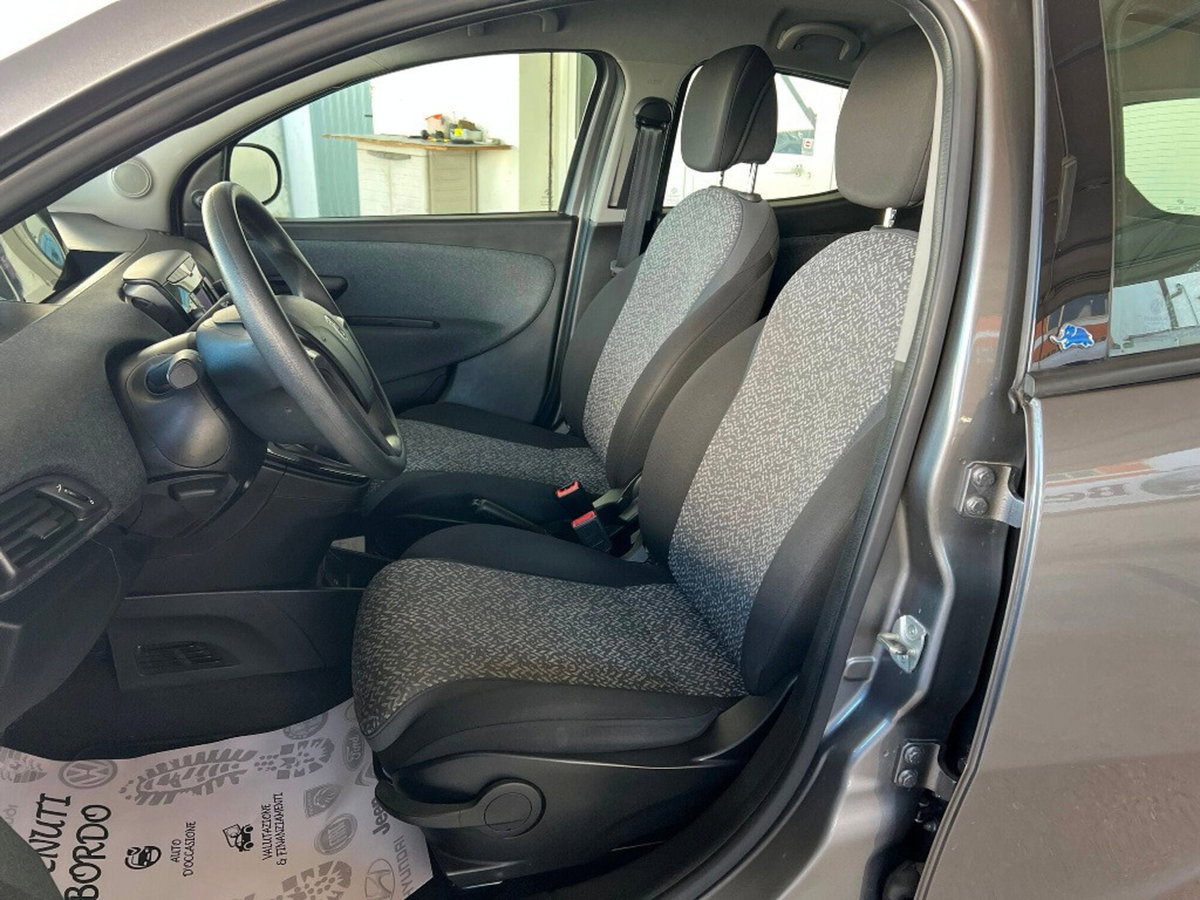 Lancia Ypsilon 1.2 69 CV 5 porte Elefantino Blu (7)