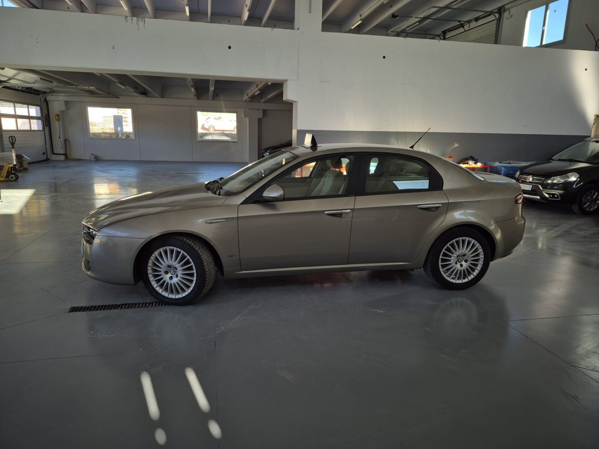 Alfa Romeo 159 2.0 JTDm Distinctive (6)