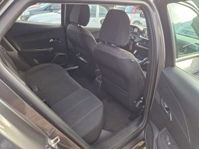 Peugeot 2008 Turbo 130 EAT6 S&S Allure (12)