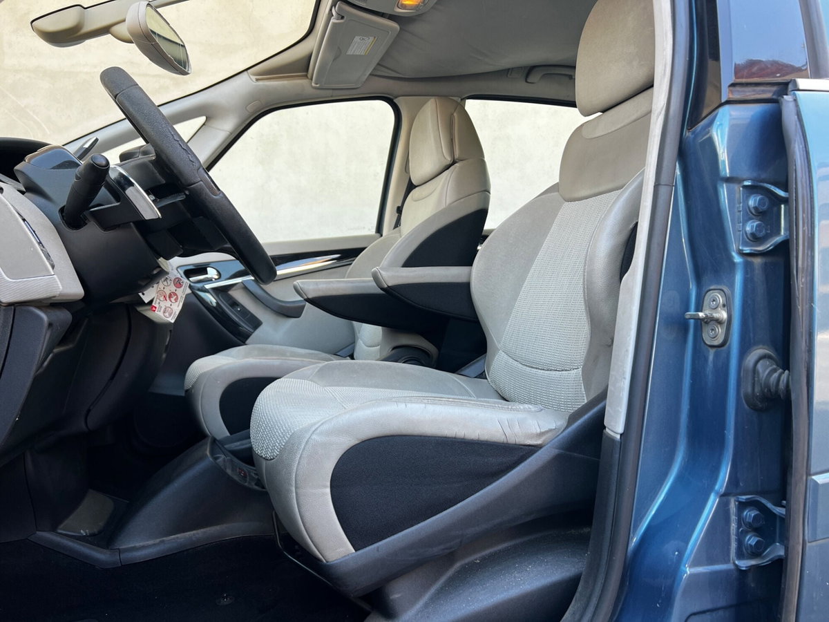 Citroen C4 2.0 HDi 150 FAP Exclusive (10)