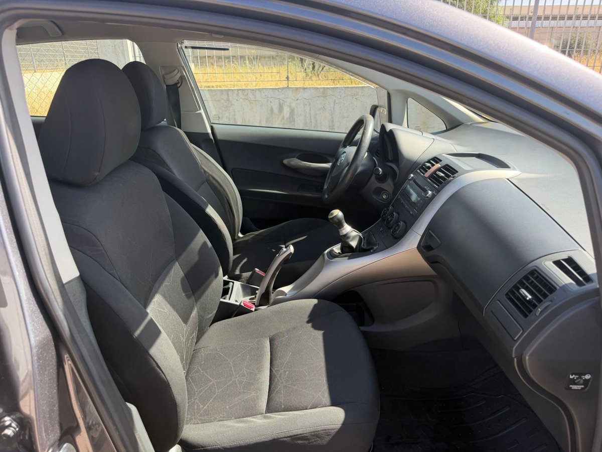 Toyota Auris 1.4 D-4D 5 porte MY'08 (11)