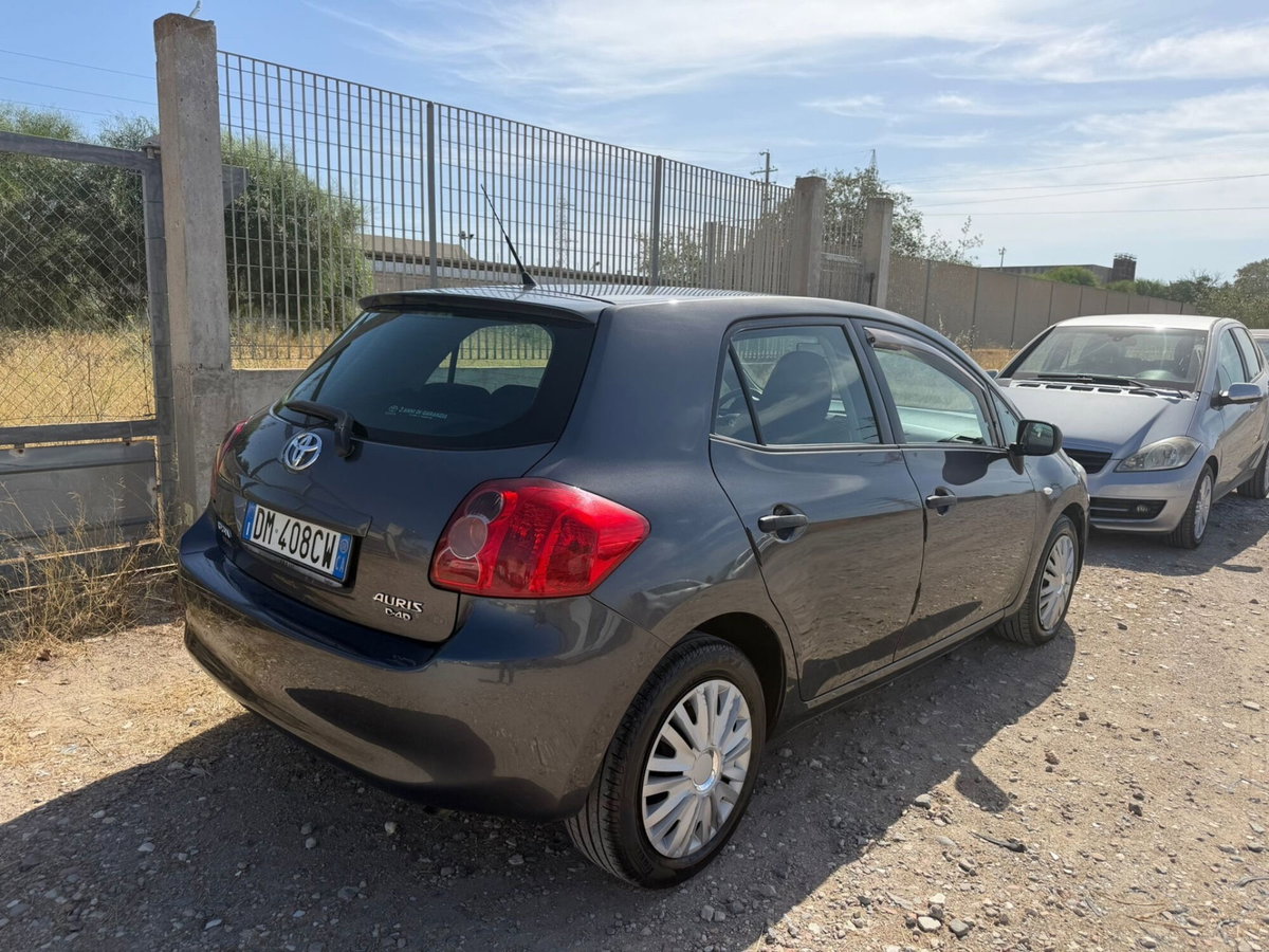Toyota Auris 1.4 D-4D 5 porte MY'08 (4)