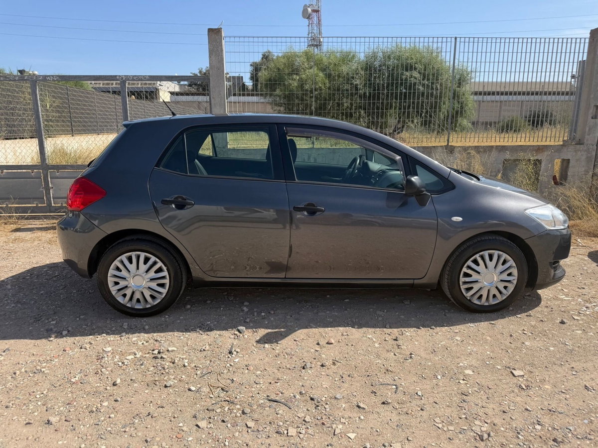 Toyota Auris 1.4 D-4D 5 porte MY'08 (7)