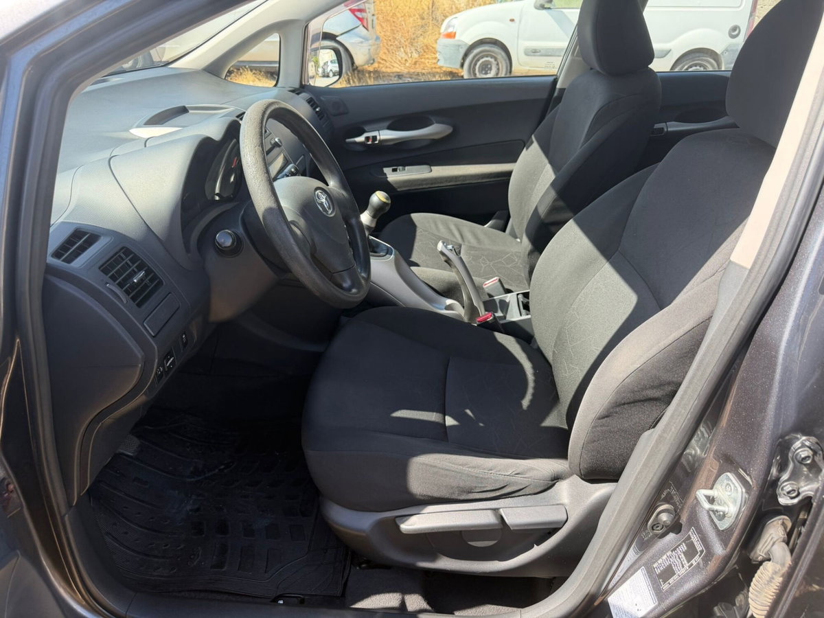 Toyota Auris 1.4 D-4D 5 porte MY'08 (9)