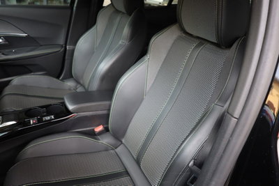 Peugeot 2008 BlueHDi 130 S&S EAT8 GT Pack (19)