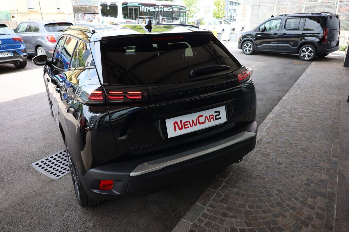Peugeot 2008 BlueHDi 130 S&S EAT8 GT Pack (4)
