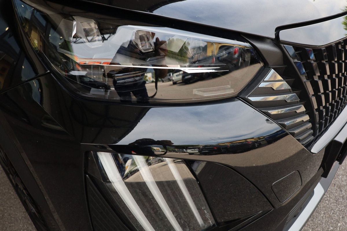 Peugeot 2008 BlueHDi 130 S&S EAT8 GT Pack (6)