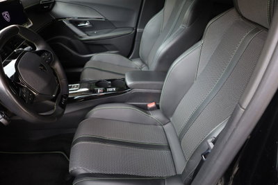 Peugeot 2008 BlueHDi 130 S&S EAT8 GT Pack (7)