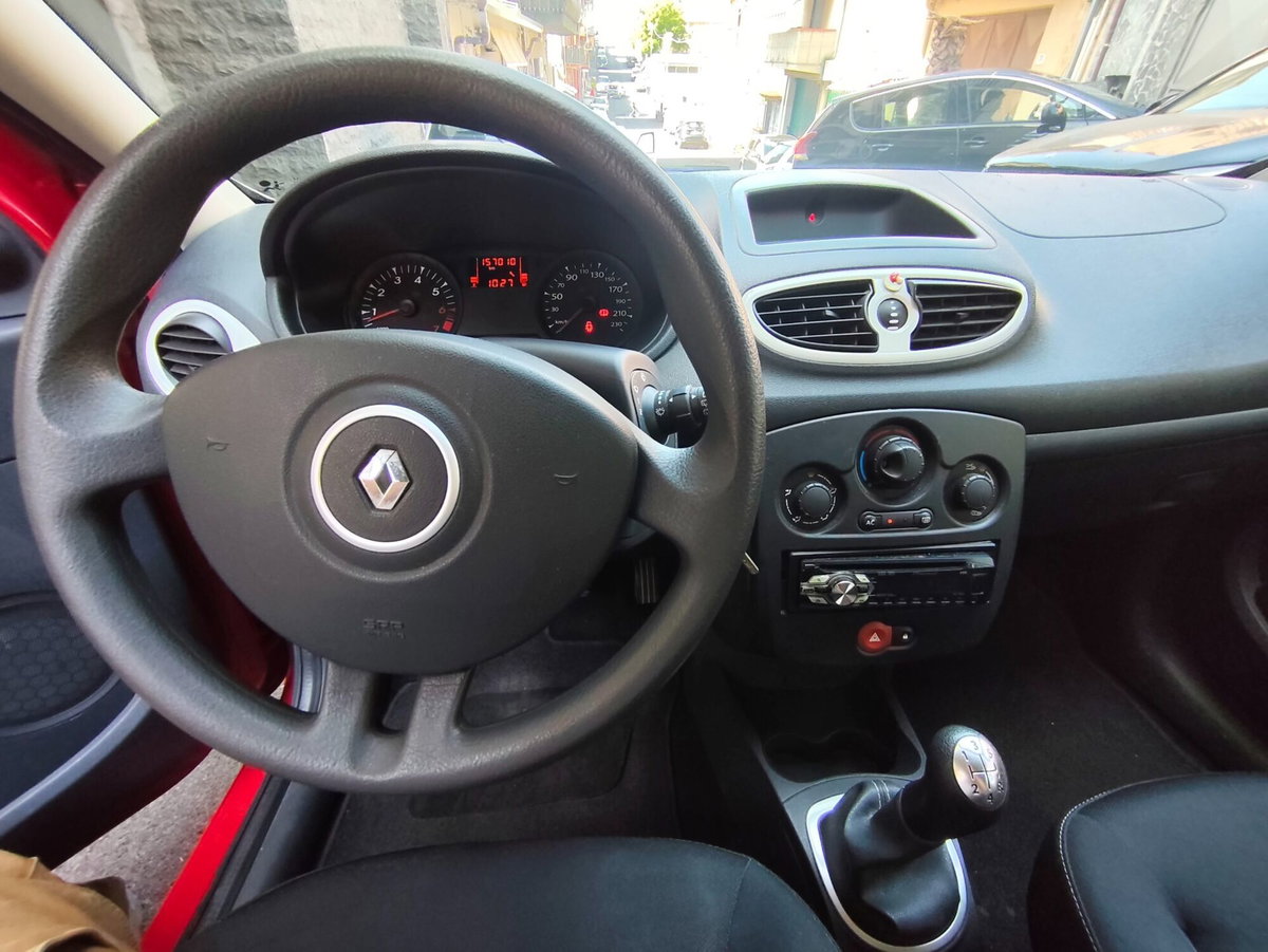 Renault Clio 1.2 16V 3 porte (10)