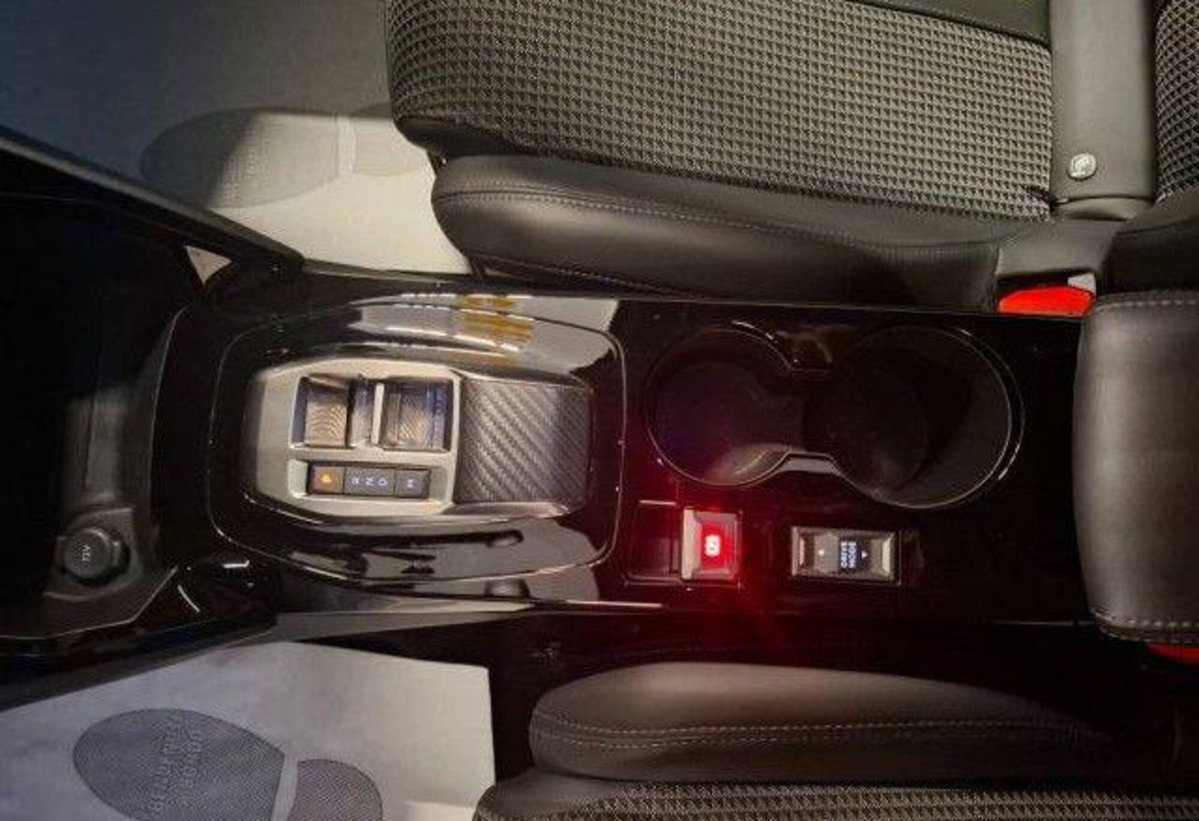 Peugeot 2008 BlueHDi 130 S&S EAT8 GT Pack (10)