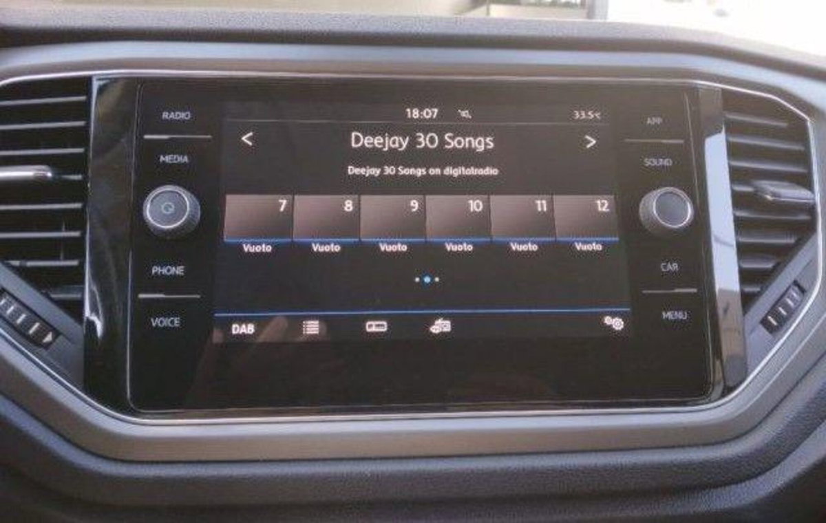 Volkswagen T-Roc 1.5 tsi R-Line (17)