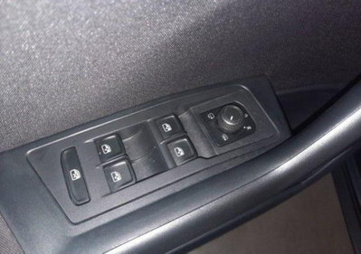 Volkswagen T-Roc 1.0 TSI Life (9)