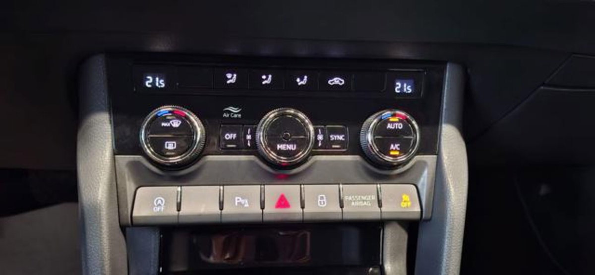 Skoda Karoq 2.0 tdi Sportline 115cv (16)