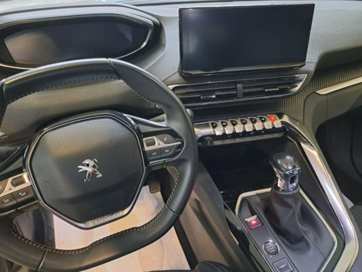 Peugeot 5008 PureTech Turbo 130 S&S Allure (8)