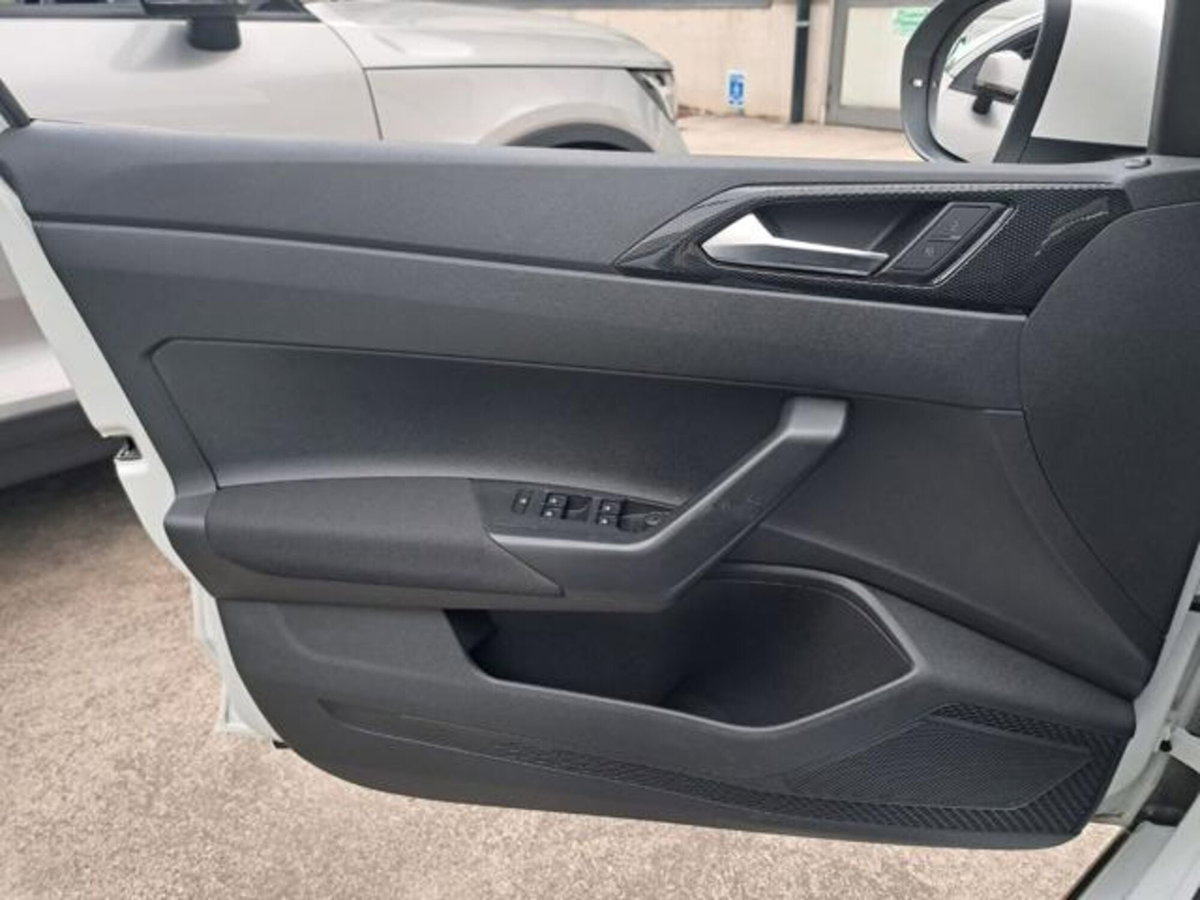 Volkswagen Taigo 1.0 tsi Edition 110cv (6)