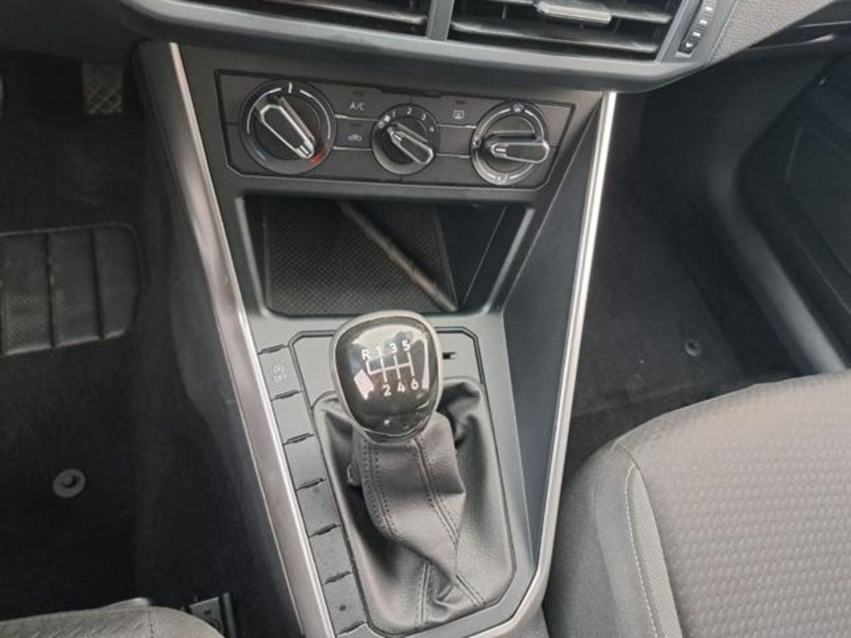 Volkswagen Taigo 1.0 tsi Edition 110cv (9)