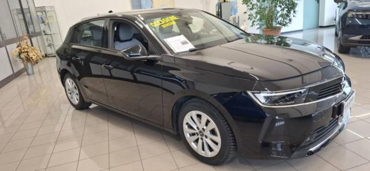 Opel Astra 1.2 Turbo 110 CV Elegance (3)