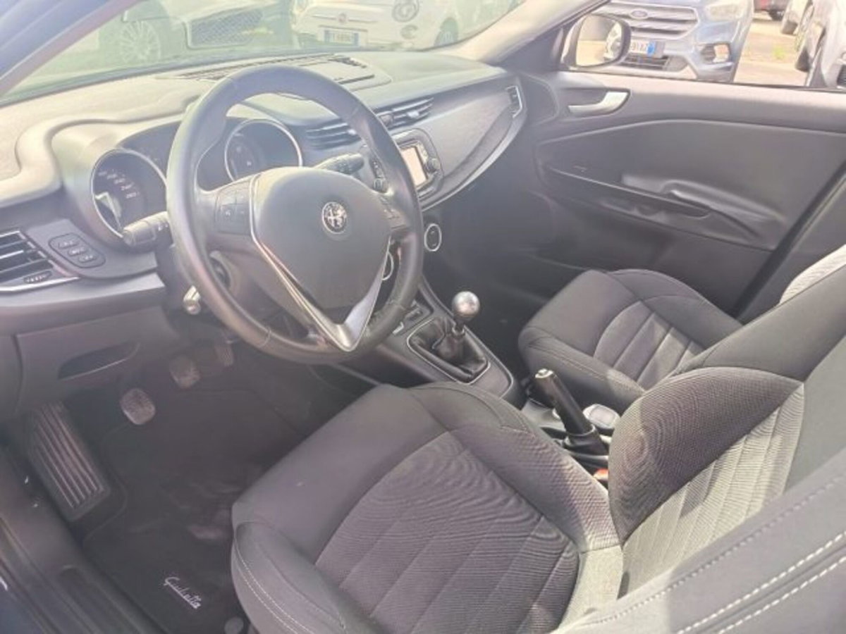 Alfa Romeo Giulietta 2.0 JTDm Super 150cv (9)