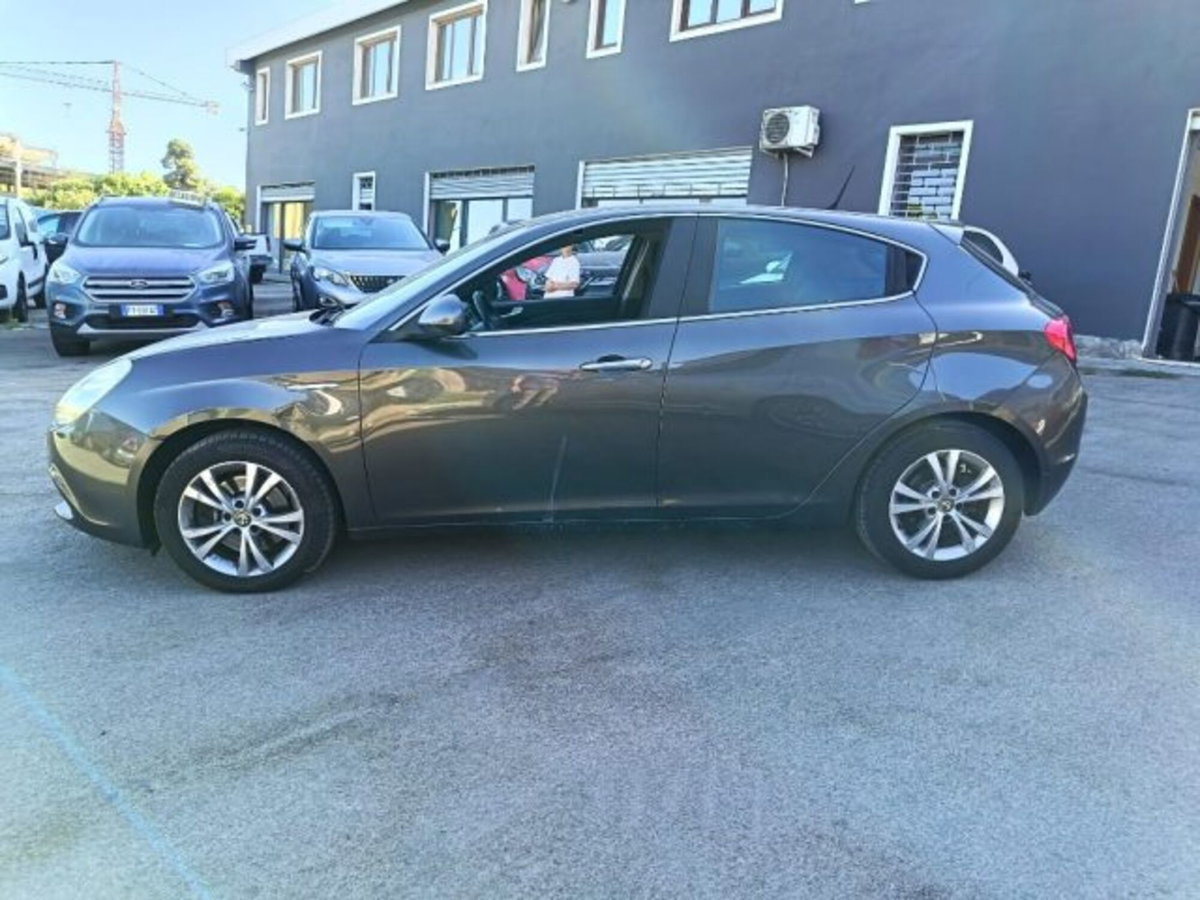 Alfa Romeo Giulietta 2.0 JTDm-2 Exclusive 140cv (4)
