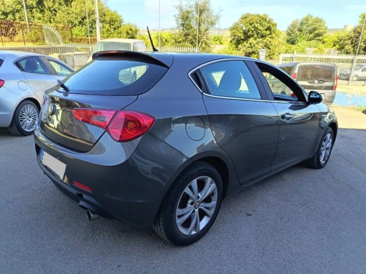 Alfa Romeo Giulietta 2.0 JTDm-2 Exclusive 140cv (6)