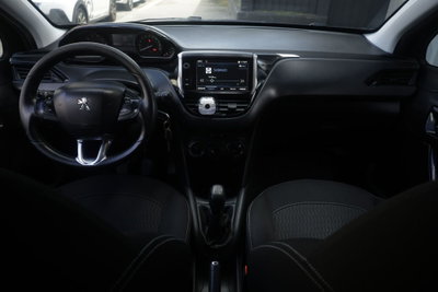 Peugeot 208 82 5 porte Allure (2)