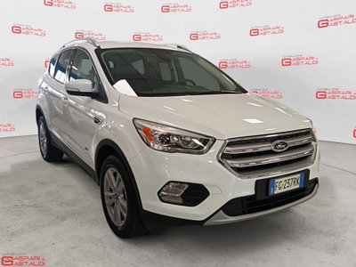 Ford Kuga 2.0 TDCI 150 CV S&S 4WD Titanium (2)