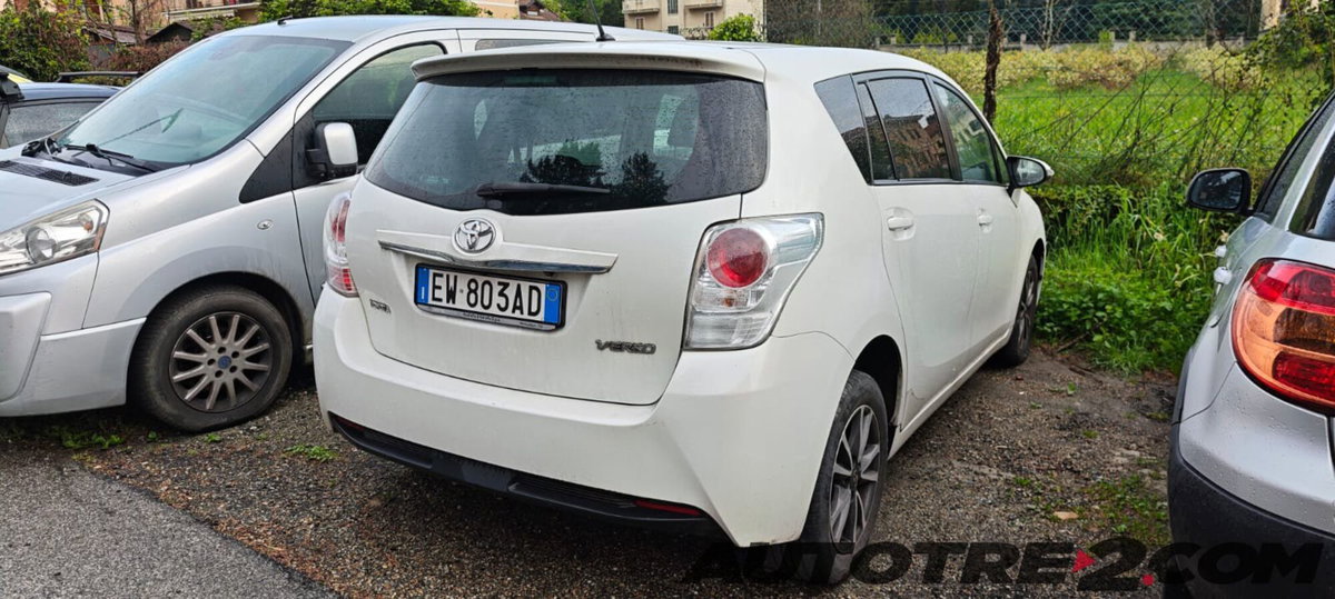 Toyota Verso 1.6 D-4D Active (2)