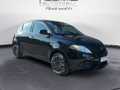 Lancia Ypsilon 1.0 FireFly 5 porte S&S Hybrid Silver Plus usata