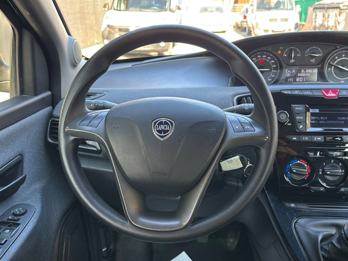 Lancia Ypsilon 1.0 FireFly 5 porte S&S Hybrid Silver Plus (15)