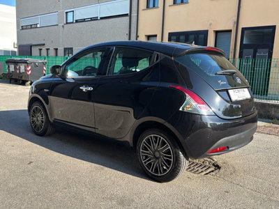 Lancia Ypsilon 1.0 FireFly 5 porte S&S Hybrid Silver Plus (5)