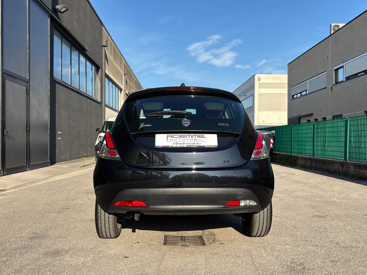Lancia Ypsilon 1.0 FireFly 5 porte S&S Hybrid Silver Plus (8)