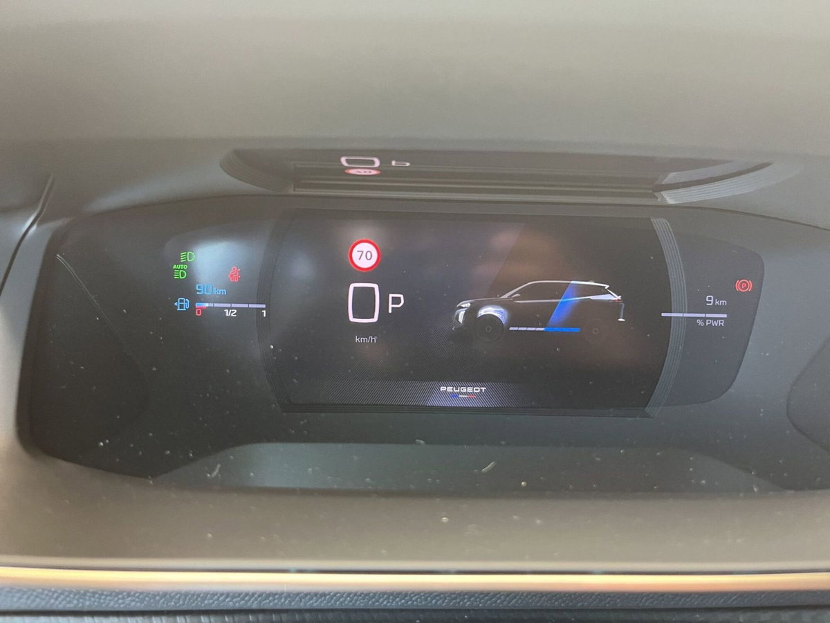 Peugeot 2008 1.2 hybrid GT 145cv e-dcs6 (14)
