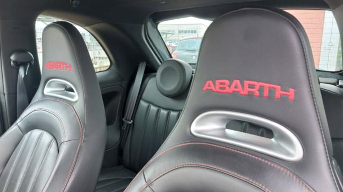 Abarth 695 695 1.4 Turbo T-Jet XSR Yamaha Limited Edition (9)