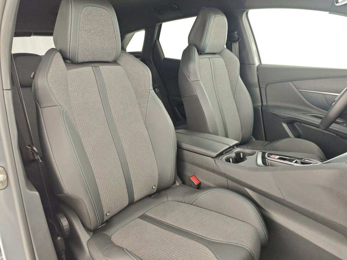 Peugeot 3008 Hybrid 225 e-EAT8 Allure Pack (14)