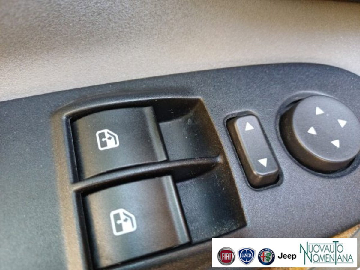 Lancia Ypsilon 1.2 69 CV 5 porte GPL Ecochic Gold (13)